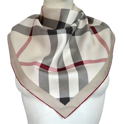 foulard burberry pas cher occasion|Echarpe et foulard Burberry d'occasion .